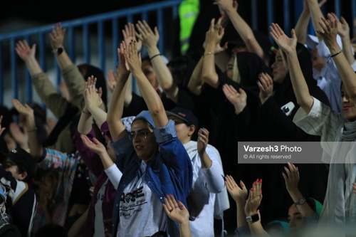 گزارش تصویری: زنان عاشق فوتبال در ورزشگاه سن‌سیروس