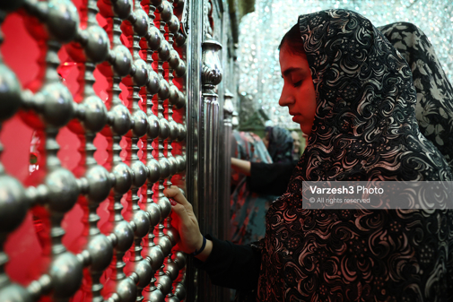 دختران والیبالیست ایرانی با چادرهای گل گلی