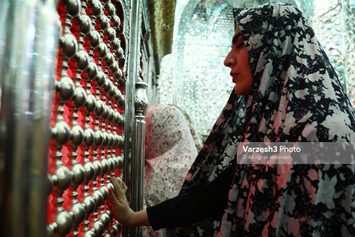 دختران والیبالیست ایرانی با چادرهای گل گلی