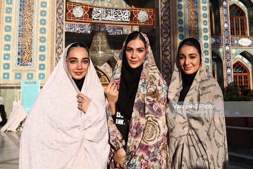 دختران والیبالیست ایرانی با چادرهای گل گلی
