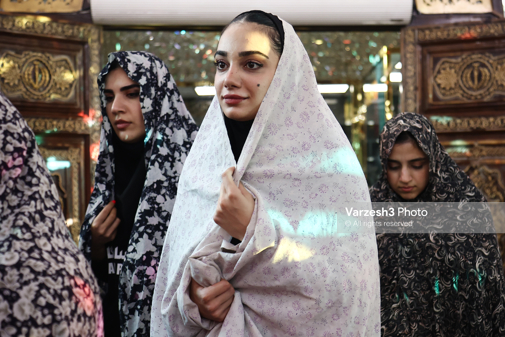 دختران والیبالیست ایرانی با چادرهای گل گلی